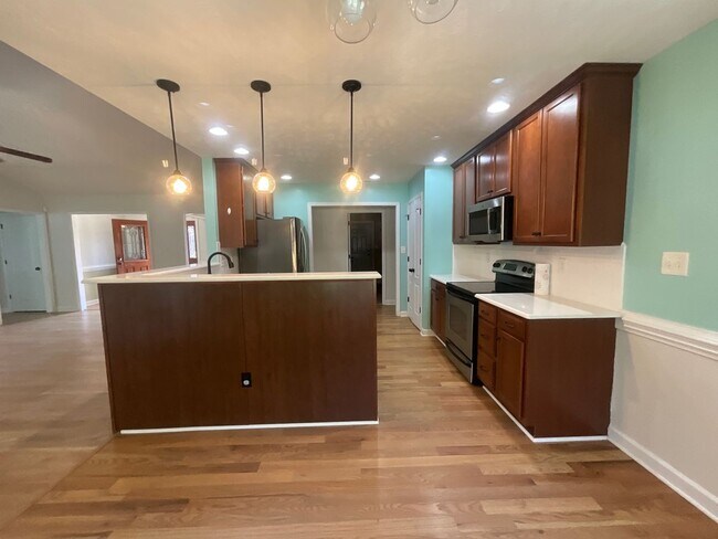Building Photo - 404 Windover Dr