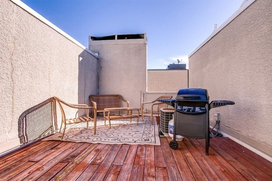 Private Rooftop - 4130 Newton Ave