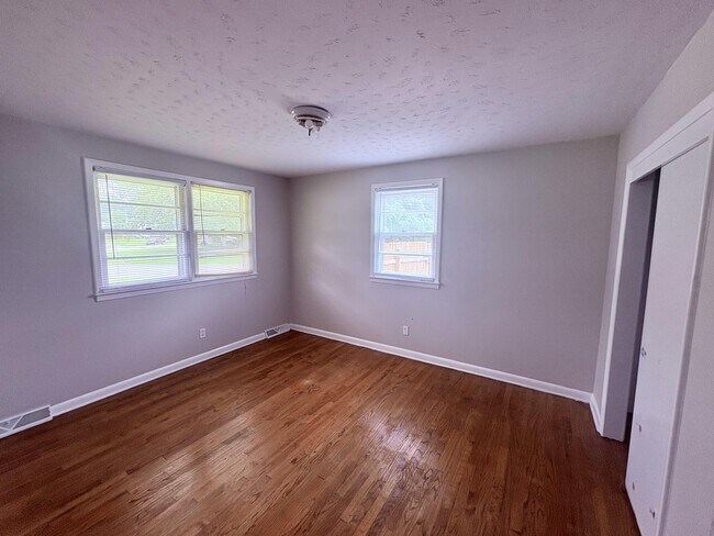 Building Photo - 406 Forest Grove Ave