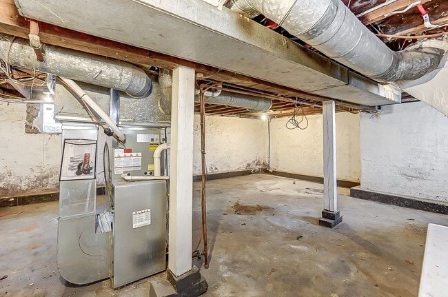 Building Photo - Two Bedroom in Dayton!