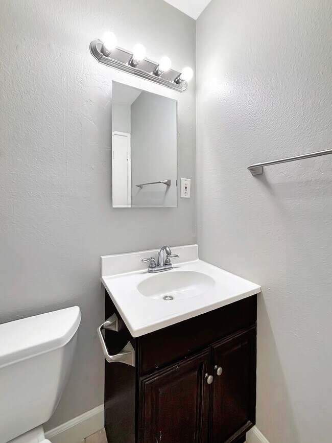 Building Photo - Beautiful 4B/2BA House in Clairemont w/ La...