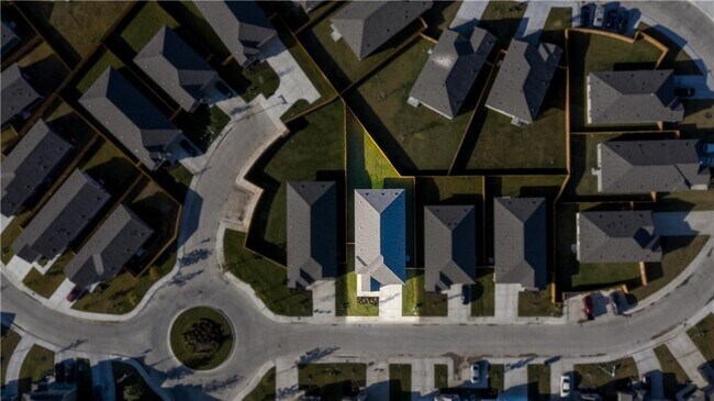 Building Photo - 744 Xanadu Dr
