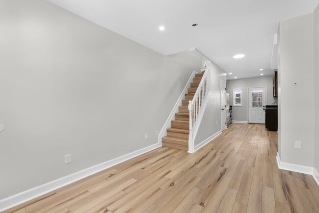 Building Photo - 216 S Castle St