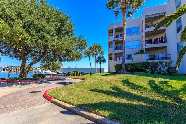 Building Photo - 1302 Marina Bay Dr