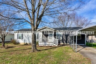 Building Photo - 345 Yoakum St