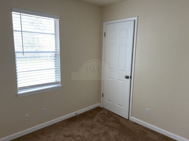 Building Photo - 1208 Ridgemont Dr