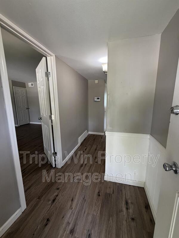 Building Photo - 11050 Linnell Dr