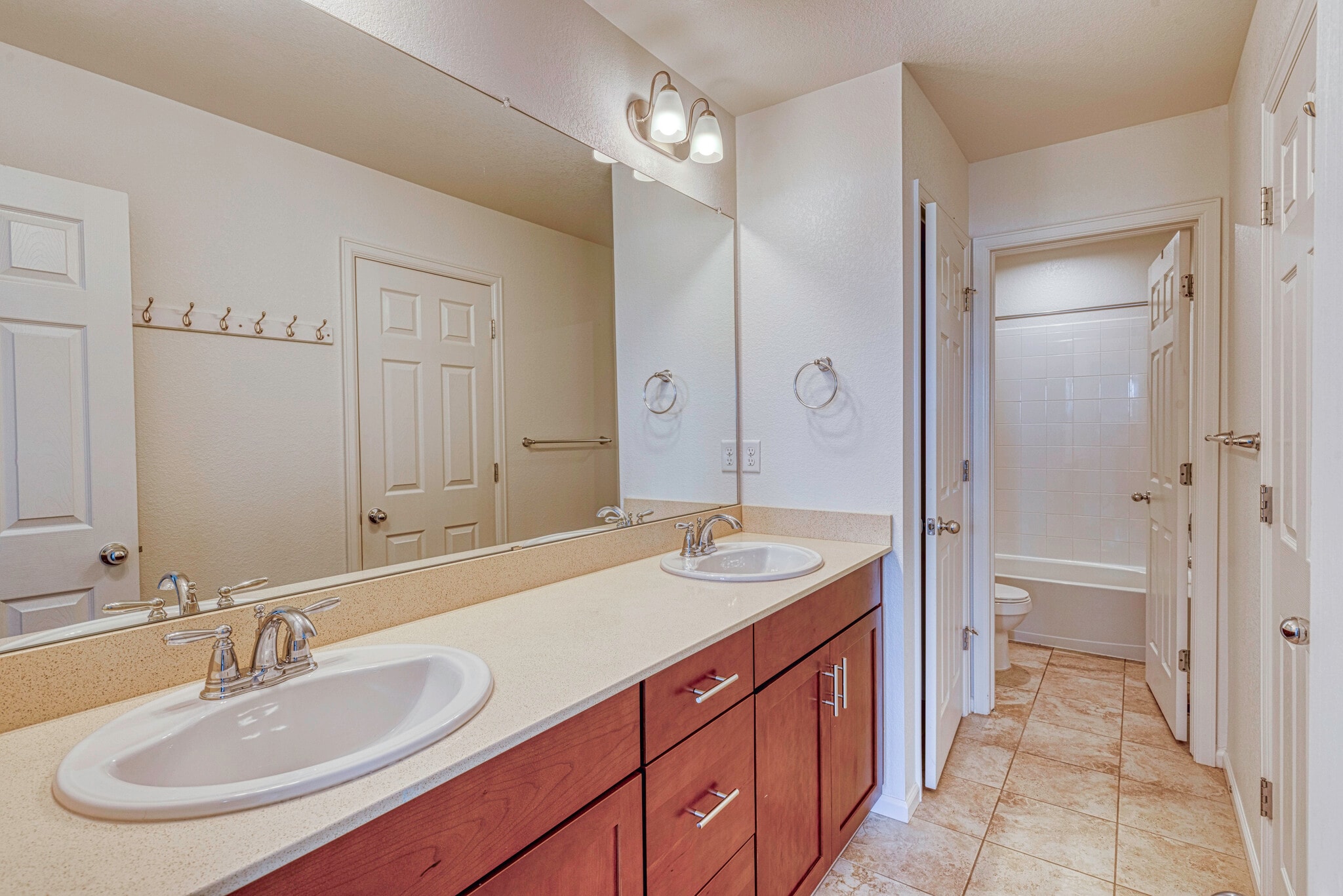 Building Photo - 1154 Telleen Ave