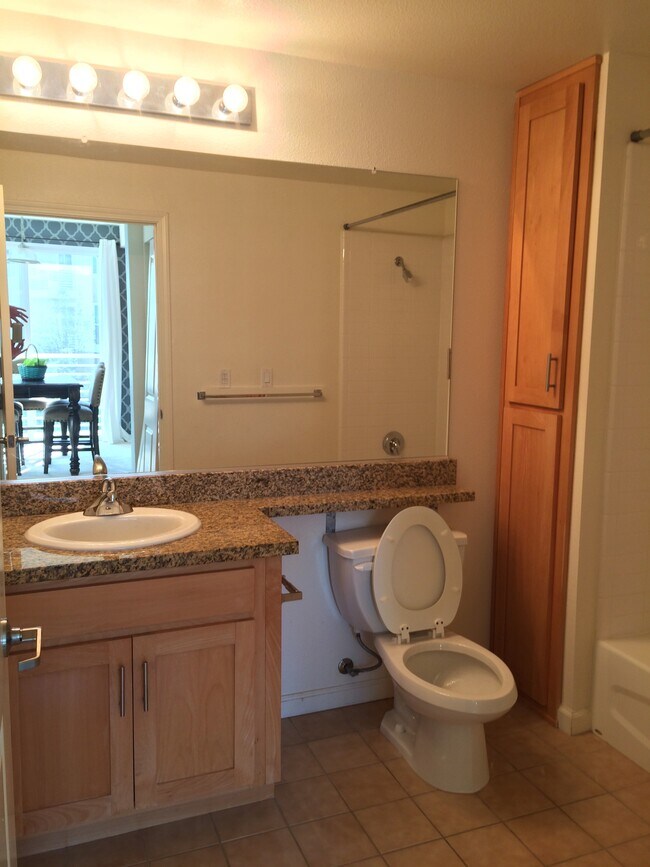Building Photo - 401 Crescent Ct