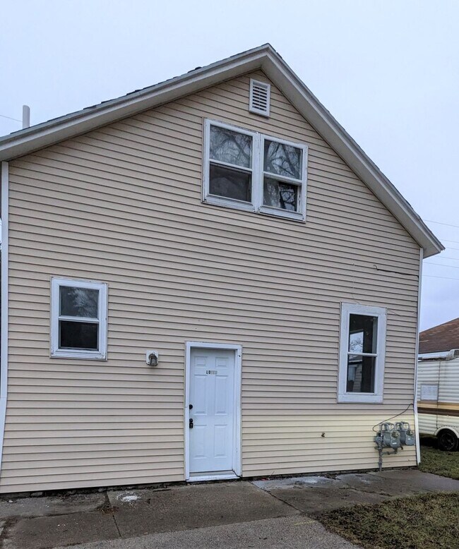 Building Photo - 717 Young Ave