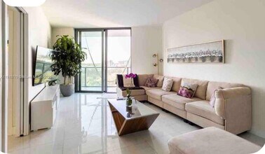 Building Photo - 501 NE 31st St