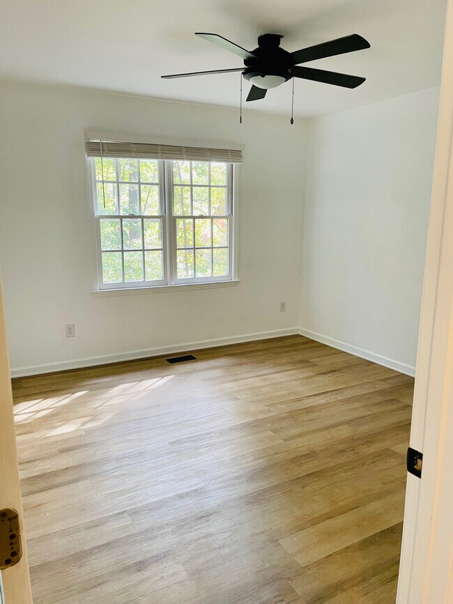 Building Photo - 122 Winners Cir