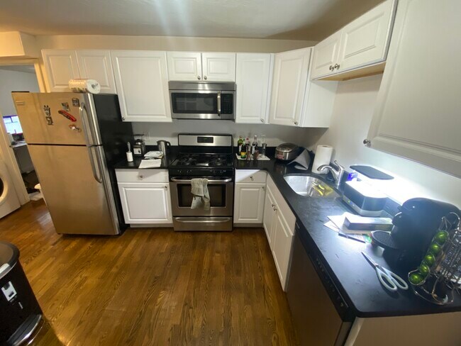 Building Photo - 27 5th St