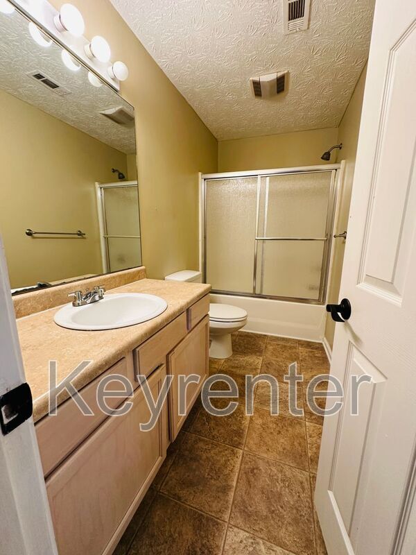 Building Photo - 12490 Daisywood Dr