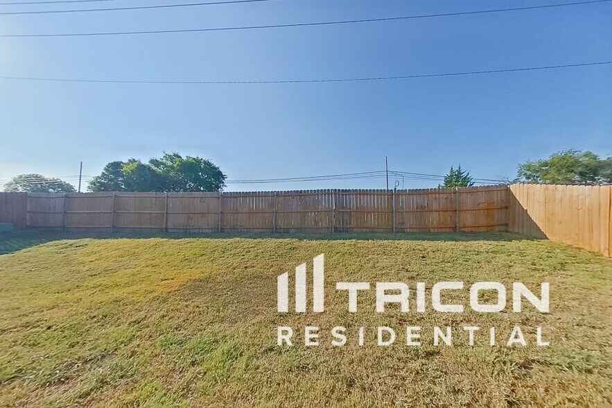 Building Photo - 232 Tulane Dr