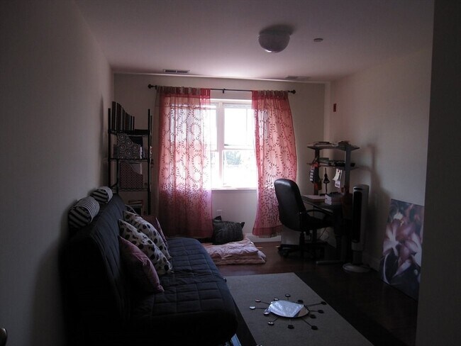 Building Photo - 120 Wyllis Ave