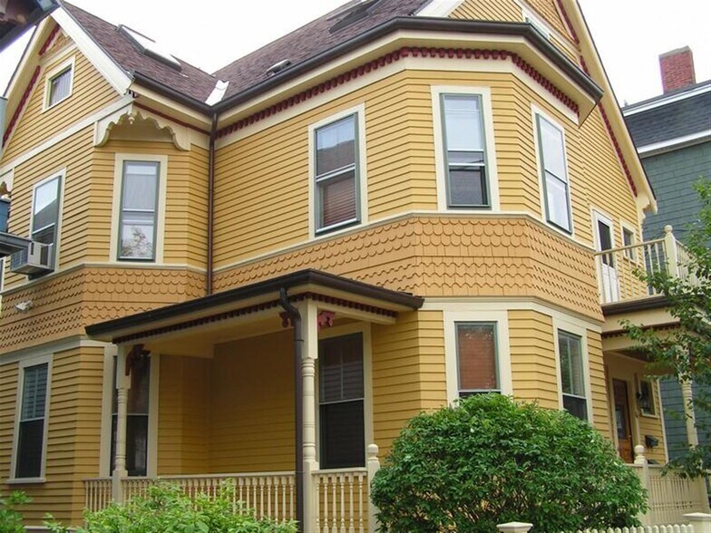 Building Photo - 82 Holland St