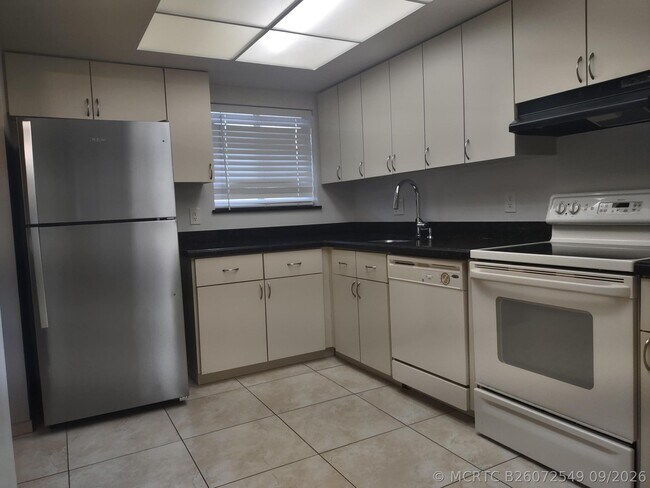 Building Photo - 3212 Strawflower Way