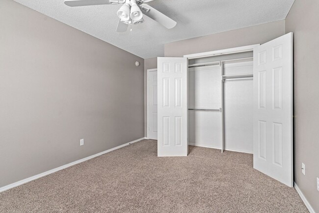 Building Photo - 5802 Park Valley Cir