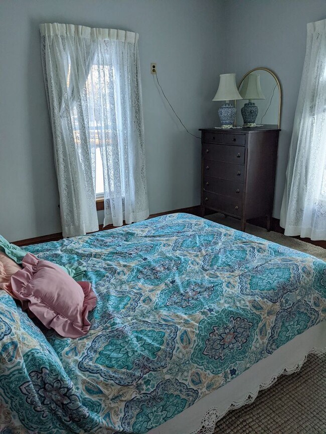 Building Photo - 612 Henrietta St