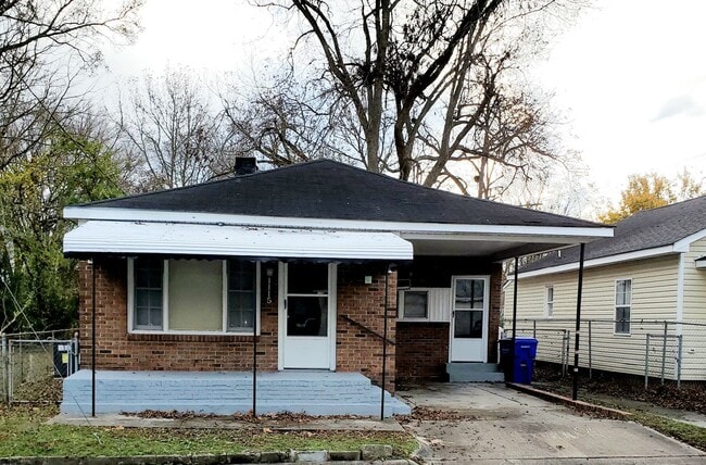 Primary Photo - 1115 Douglas Ave
