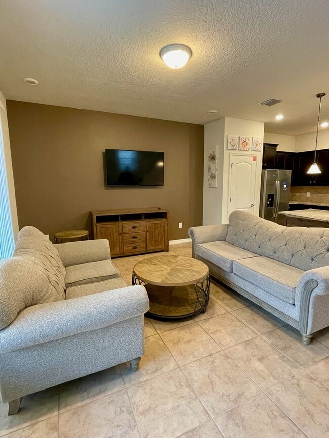 Building Photo - Spacious 5-Bed / 4.5-Bath Townhome w/ Private Pool & Sundeck in Gated Oakmont at Solterra Near Di...