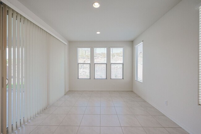 Building Photo - Beautiful 4 Bedroom Home in Aloravita Community