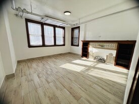 Building Photo - 3025 N Parkside Ave