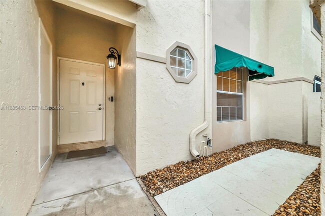 Building Photo - 6538 Via Regina