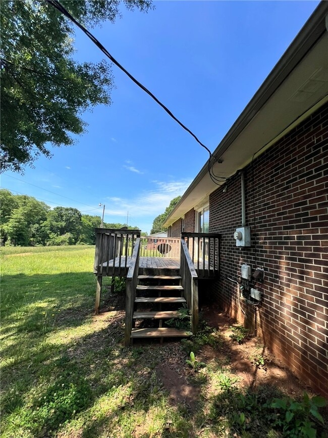 Building Photo - 229 E Pinedale Rd