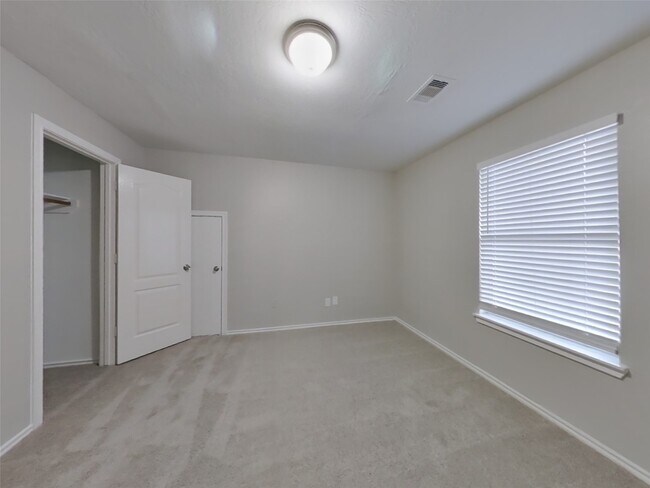 Building Photo - 21207 Woodland Green Dr