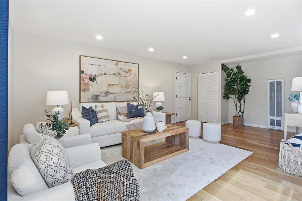 Building Photo - 280 Easy St