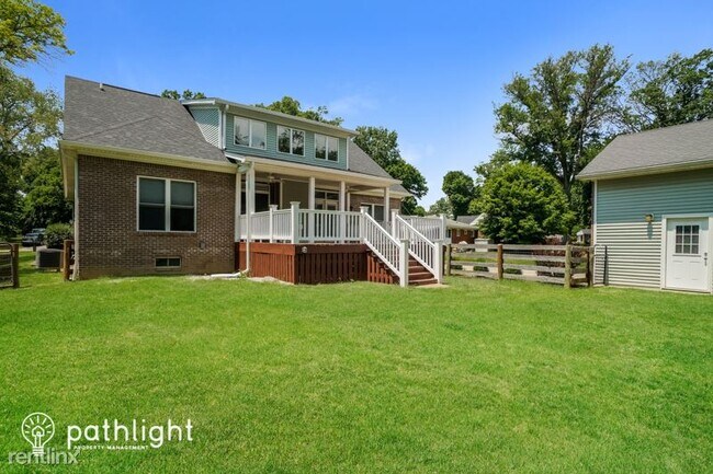 Building Photo - 4 br, 3.5 bath House - 6421 Shirley Ave UNIT