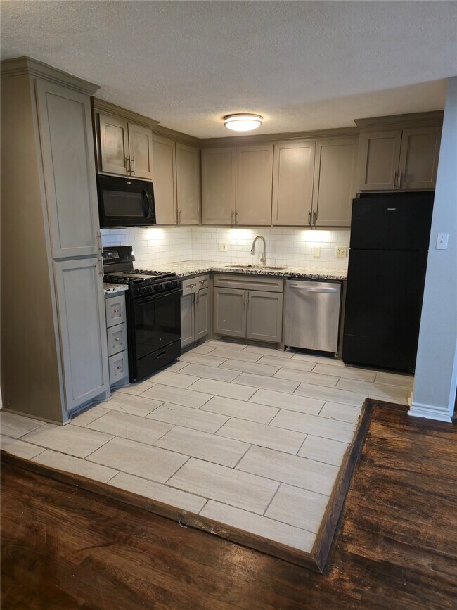 Building Photo - 5203 Pensdale St