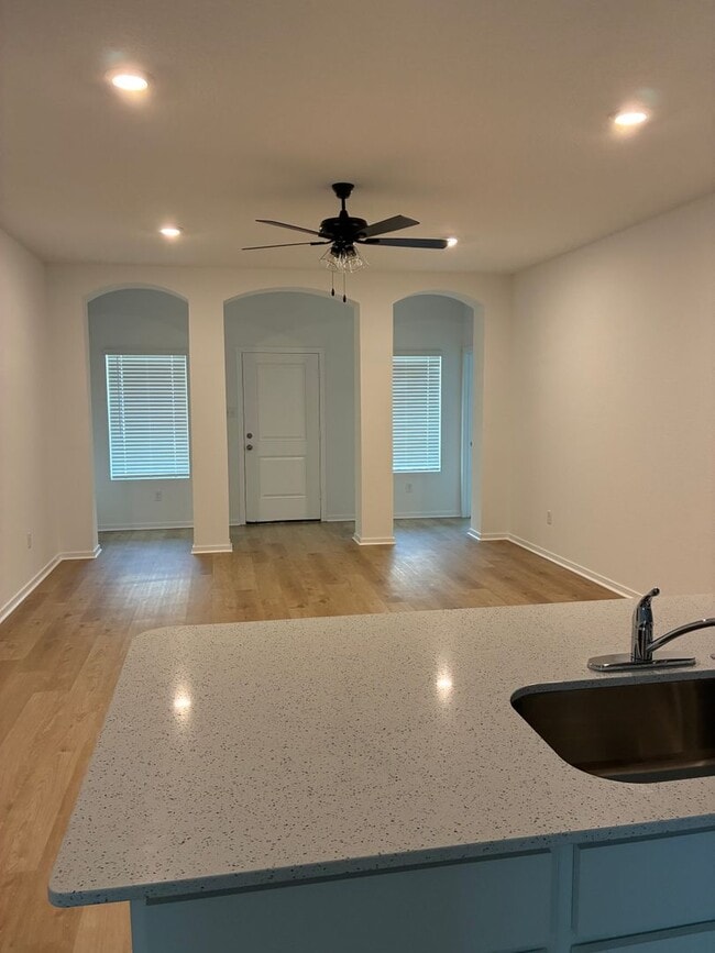 Building Photo - 1406 Manor Ct