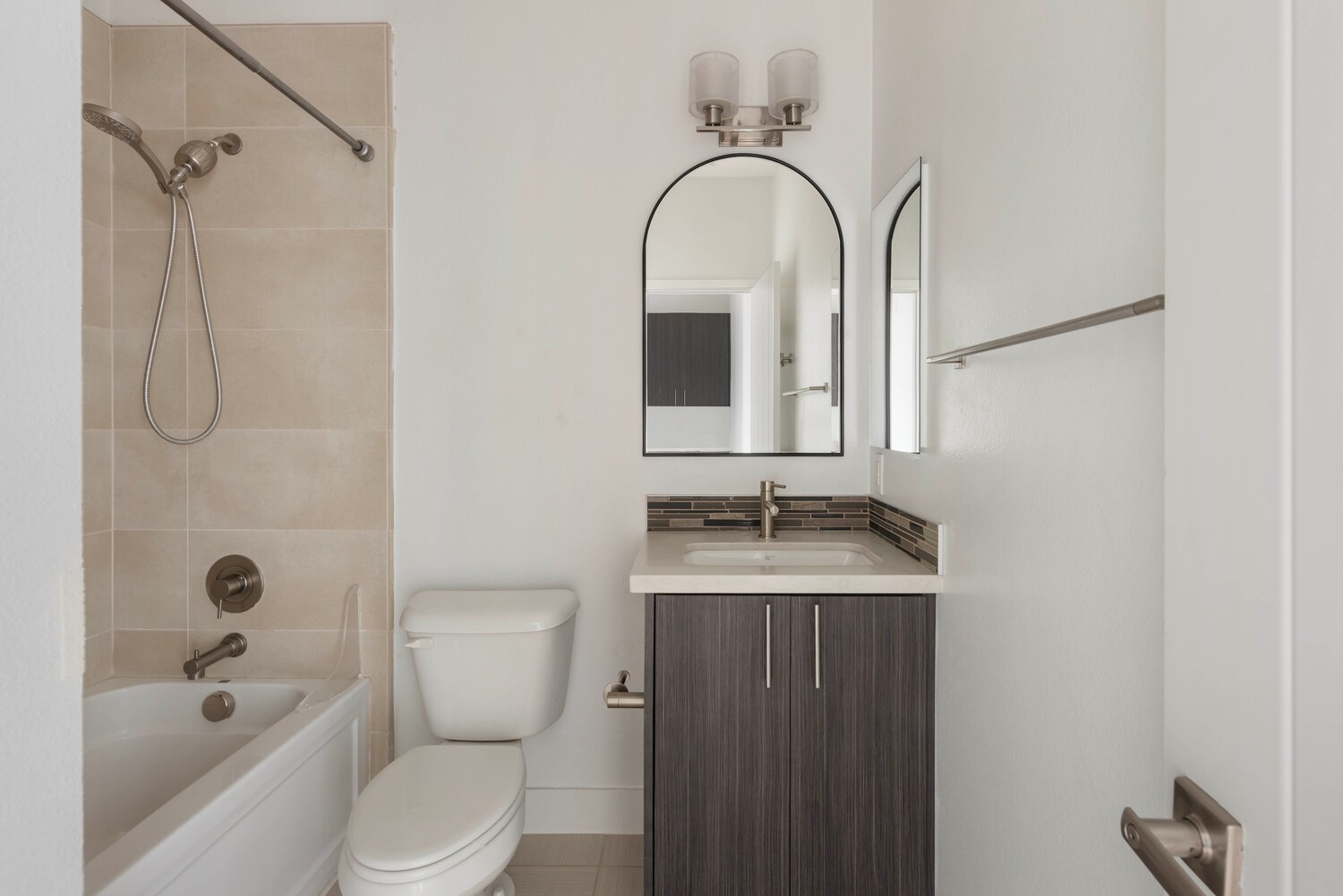 Building Photo - 2753 Waverly Dr