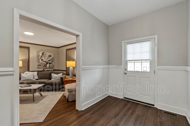 Building Photo - 311 S Cutler St