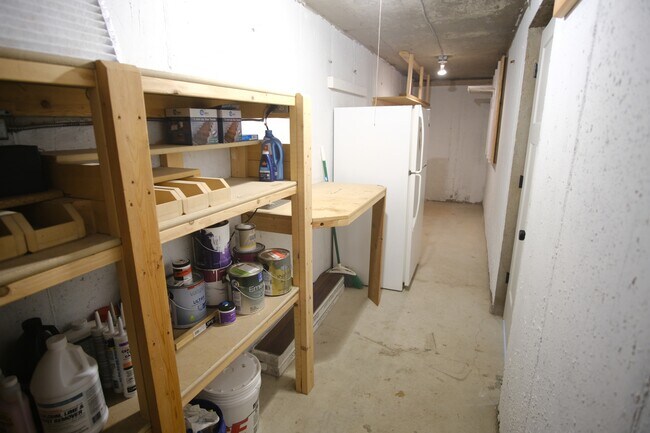 Building Photo - 574 Pugsley St