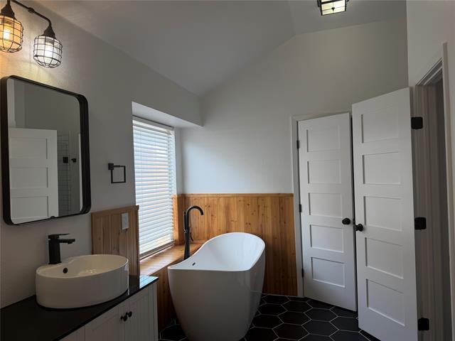 Building Photo - 7123 Lake Hill Trail