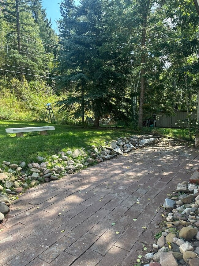 Building Photo - Furnished One Bedroom One Bath Home in Red...