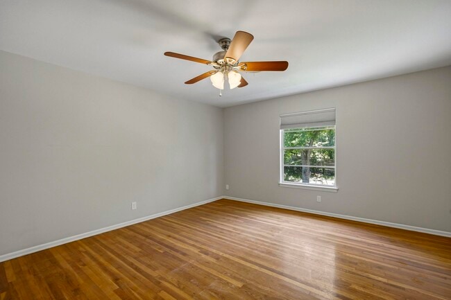Building Photo - 3206 Albin Dr