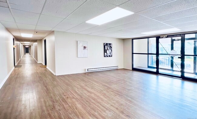 Building Photo - 45 Monroe St