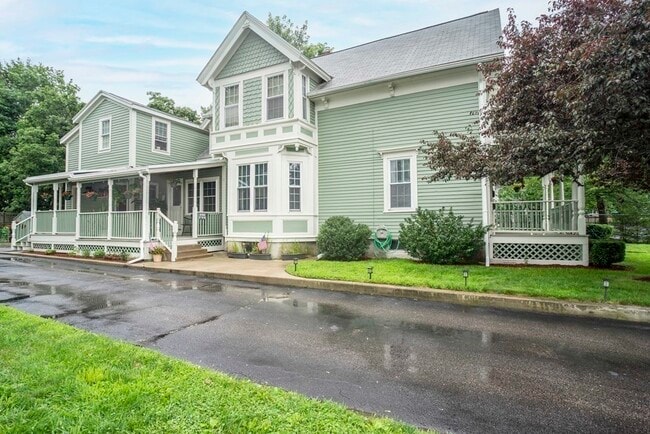 Building Photo - 17 Charles St