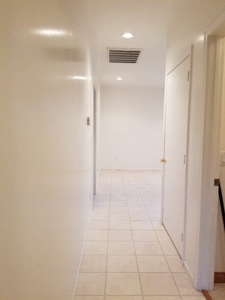 Building Photo - 1078 Gardenia Ave