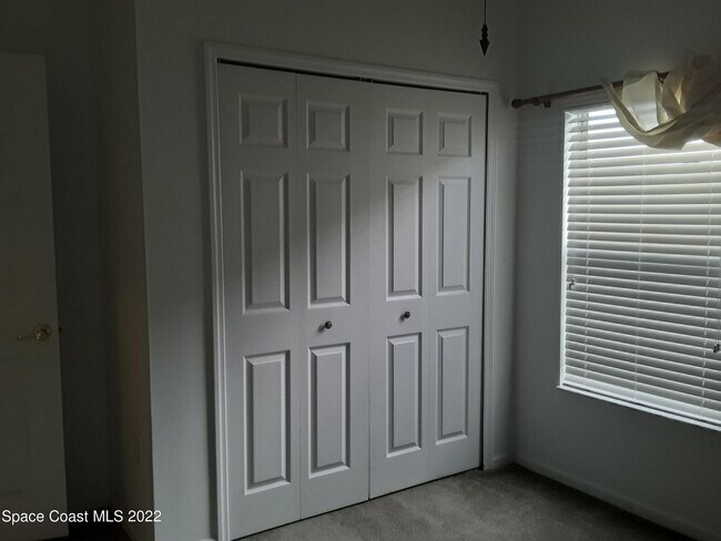 Building Photo - Ground floor corner unit