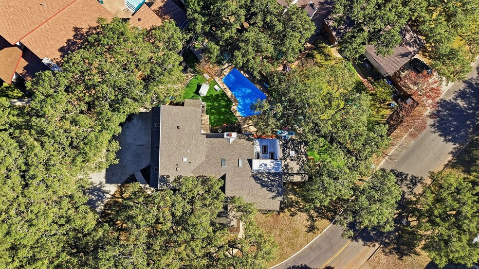 Building Photo - 1818 Moreshead St