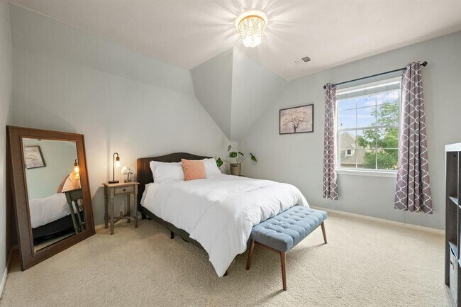 Building Photo - 13720 Shadowlawn Trace