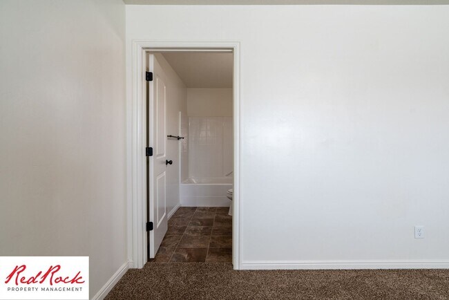 Building Photo - 3 Bedroom Two-Story Home Near Scenic Trails