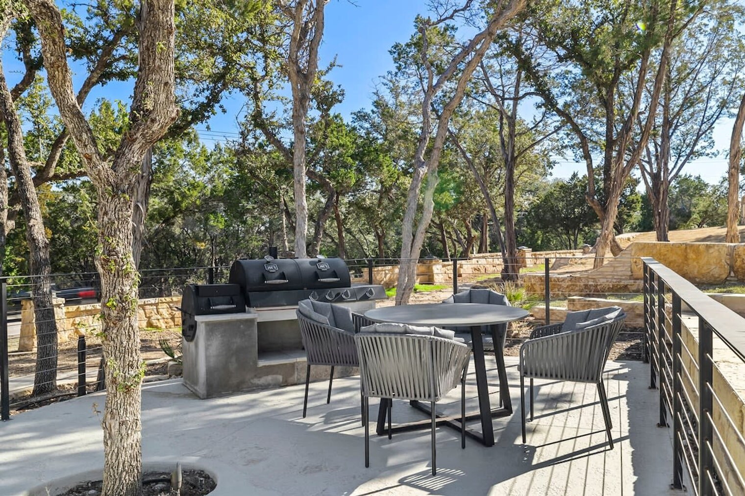 Building Photo - 2701 Bumble Bee Dr