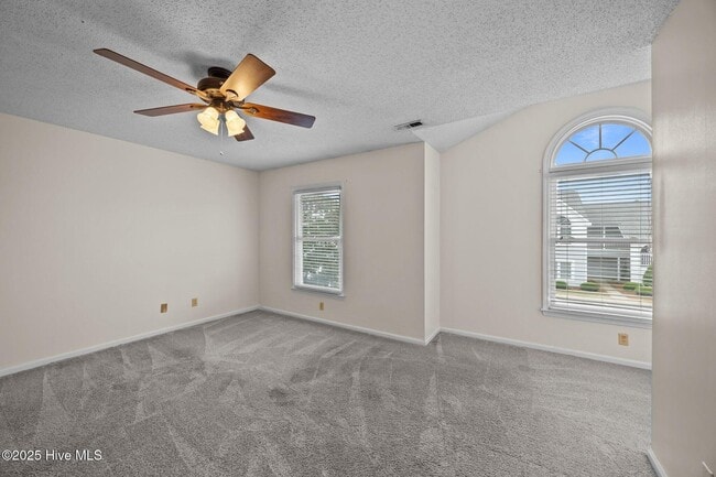 Building Photo - 123 W Victoria Ct